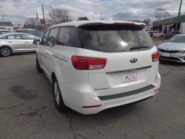 Used 2016 Kia Sedona L image 5