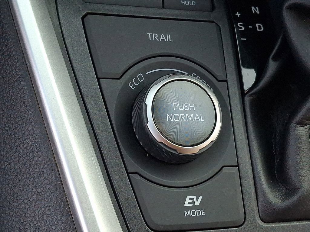 Used 2020 Toyota RAV4 XSE image 19