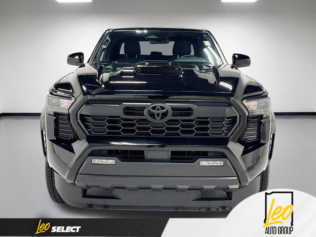 Used 2025 Toyota Tacoma TRD Sport AWD/4WD image 2