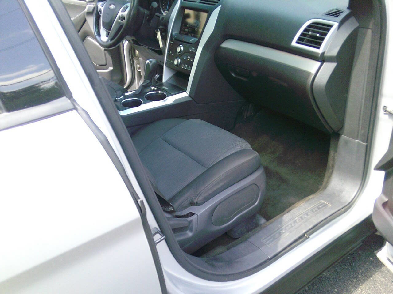 Used 2012 Ford Explorer XLT image 18