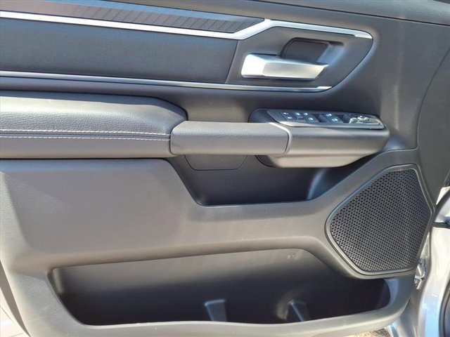 New 2026 RAM 1500 4x4 Crew Cab image 9