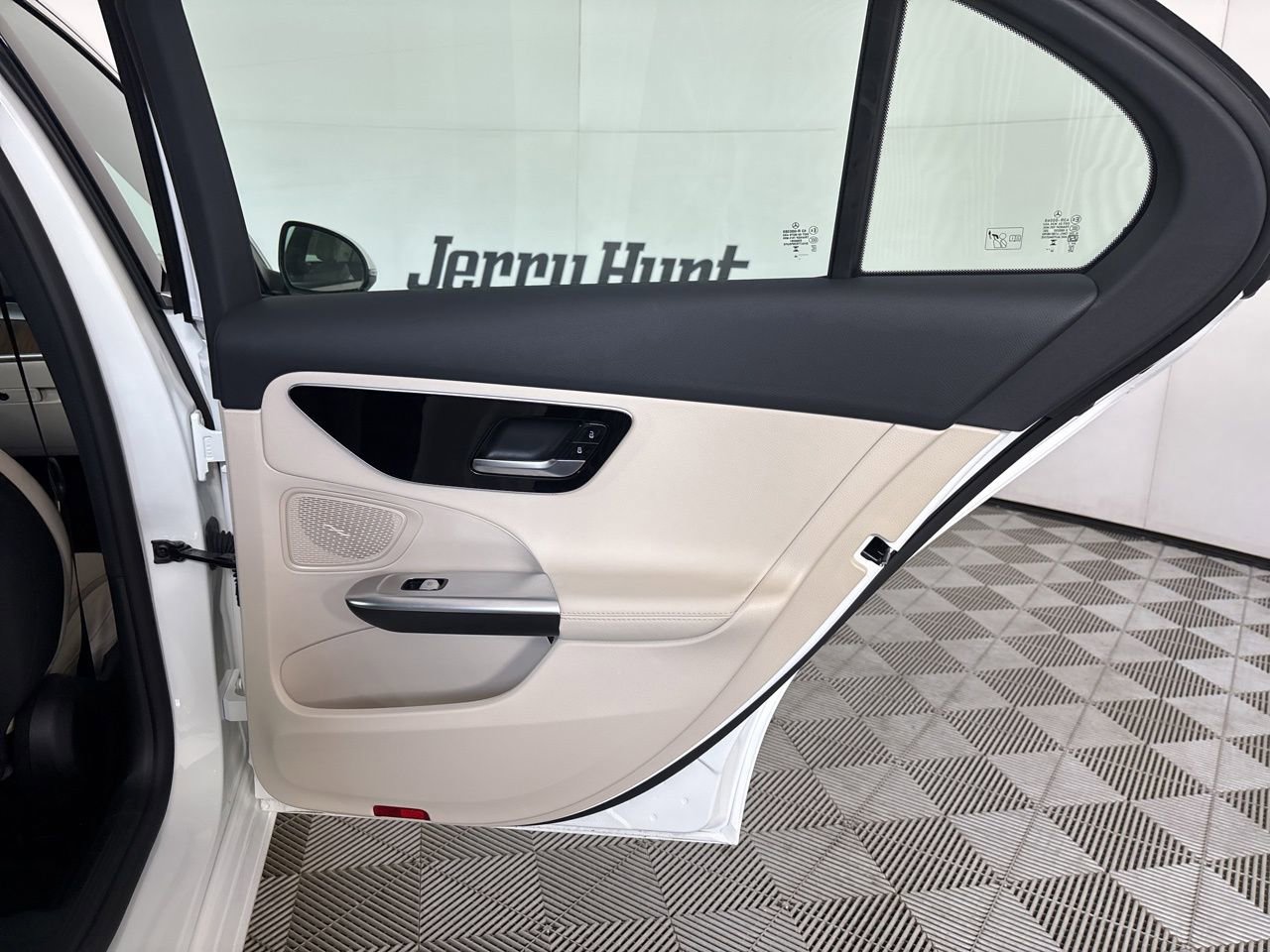 Used 2025 Mercedes-Benz C 300 4MATIC Sedan image 25