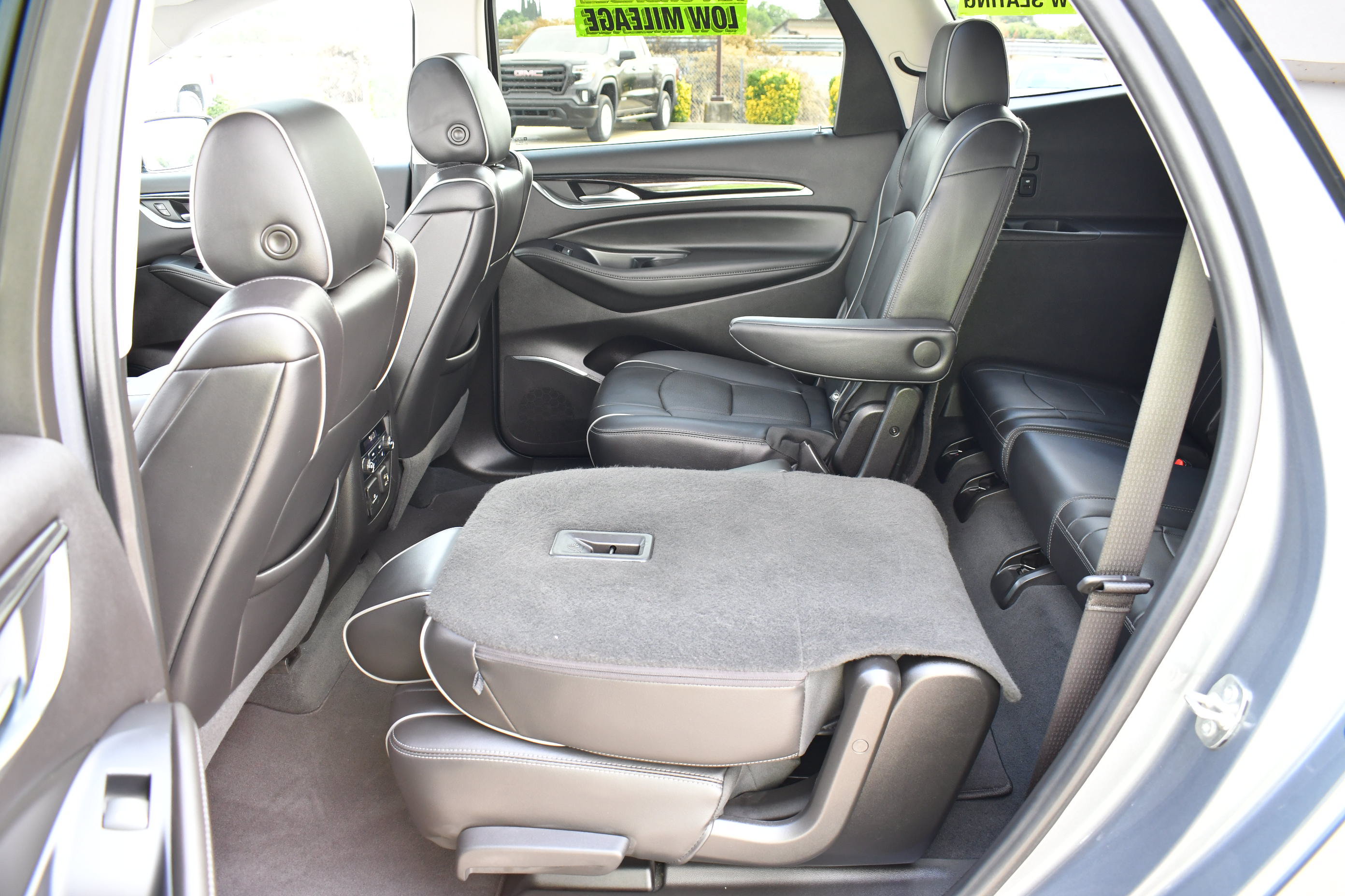 Used 2021 Buick Enclave Avenir w/ Avenir Technology Package AWD/4WD image 14