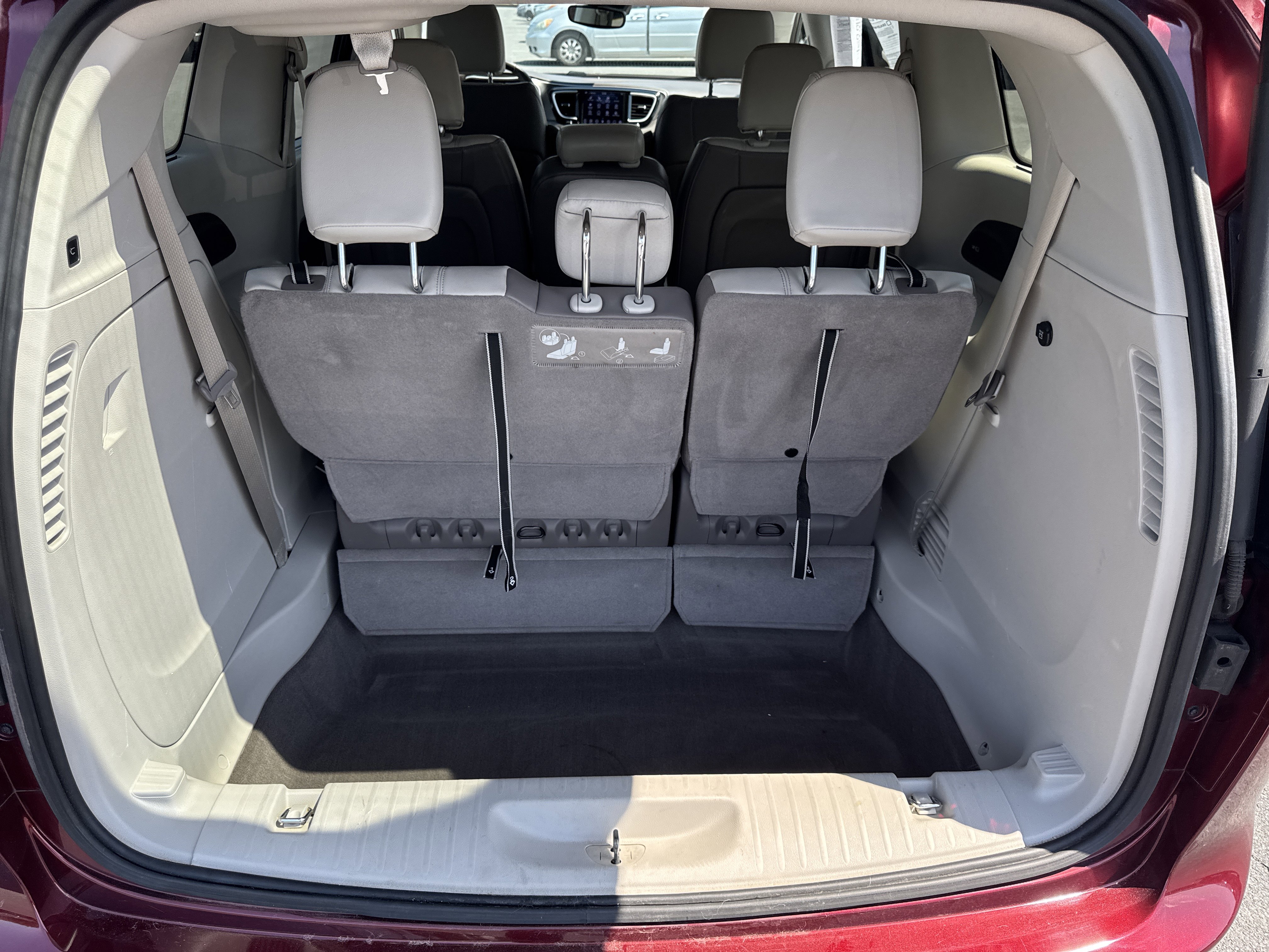 Used 2018 Chrysler Pacifica Touring-L w/ Advanced Safetytec Group image 29