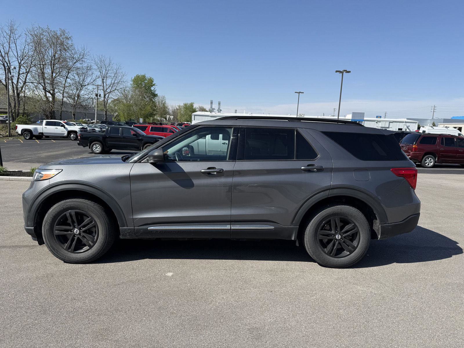 Used 2022 Ford Explorer XLT w/ Equipment Group 202A AWD/4WD image 6
