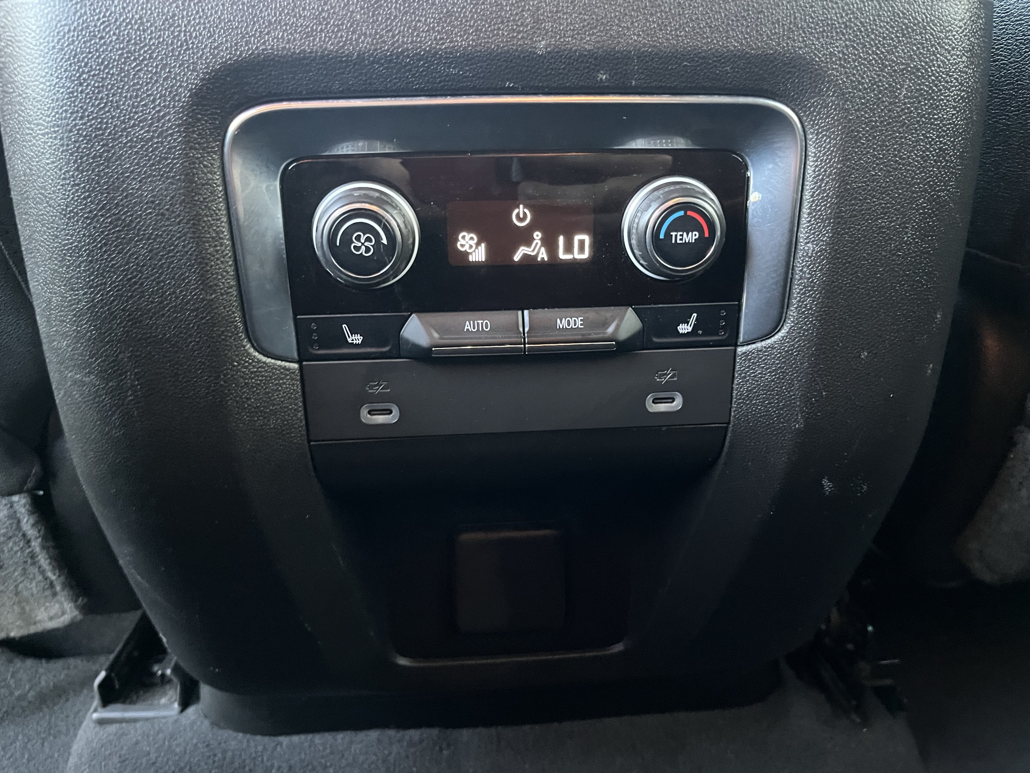 Used 2023 Chevrolet Suburban Premier RWD image 29