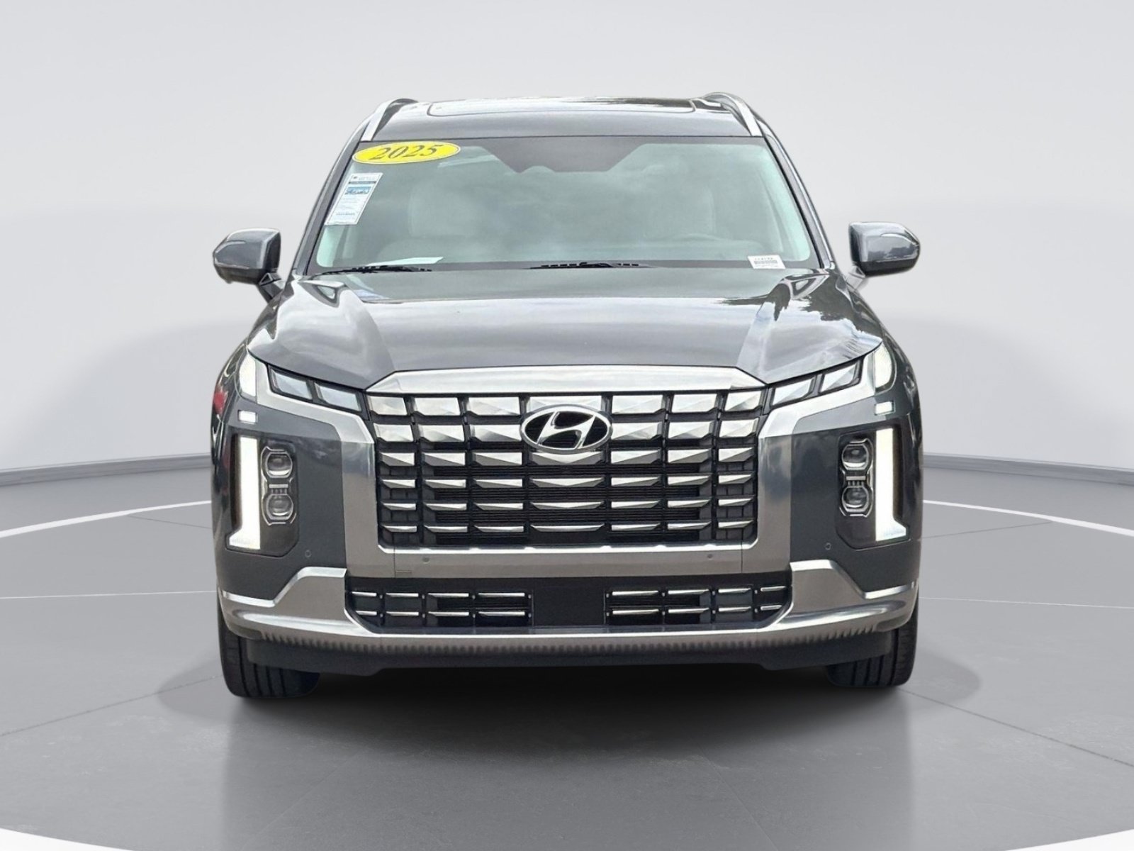 Used 2025 Hyundai Palisade Calligraphy FWD image 2