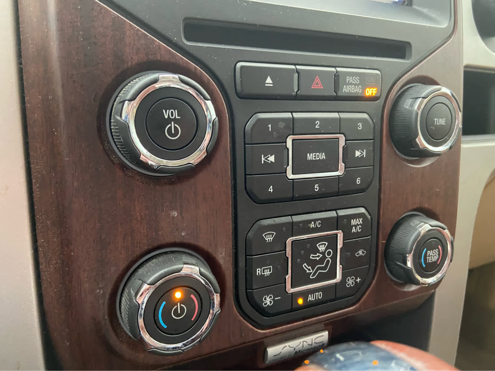 Used 2014 Ford F150 King Ranch w/ King Ranch Luxury Package RWD image 32