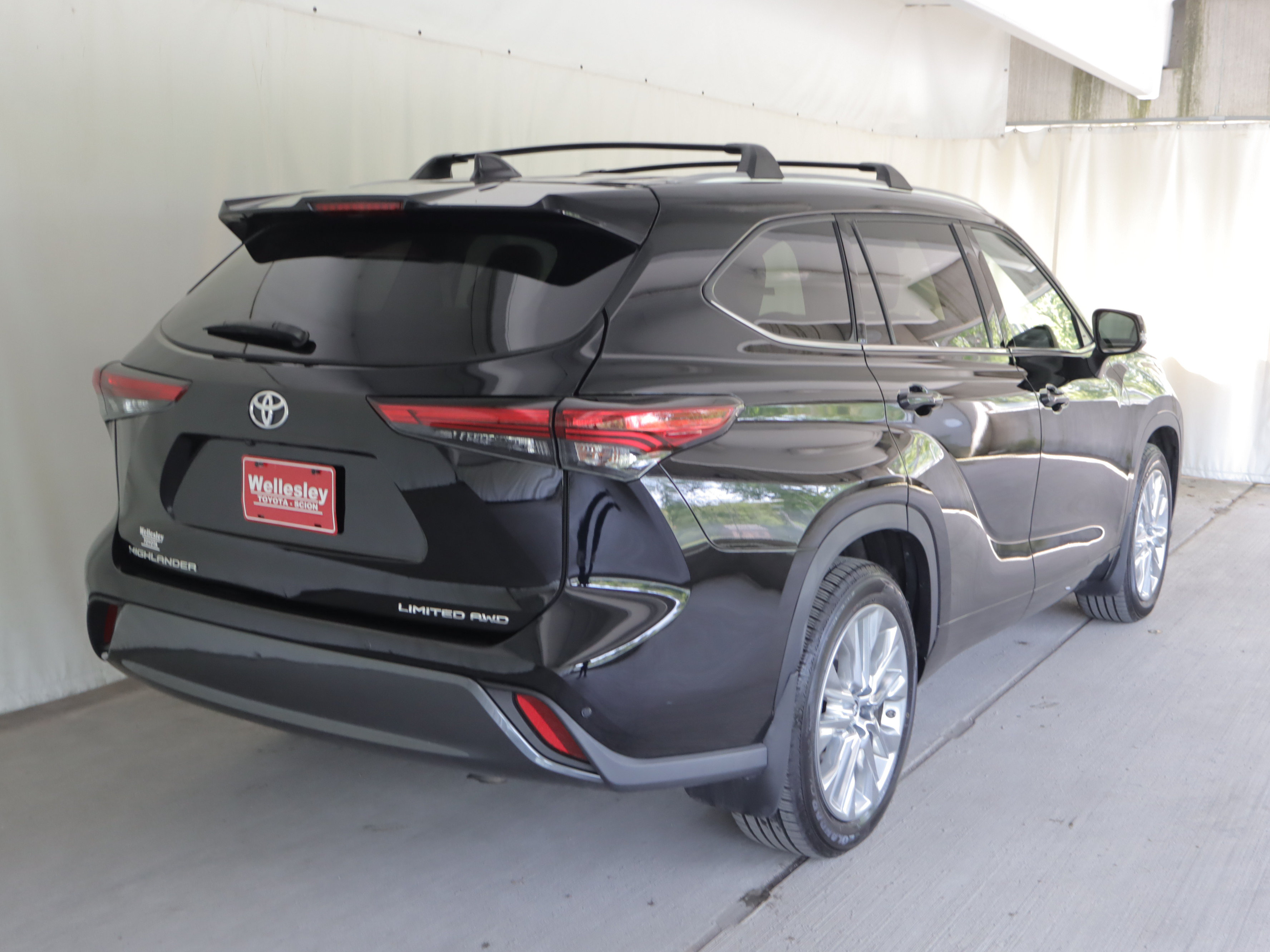 Used 2023 Toyota Highlander Limited AWD/4WD image 7