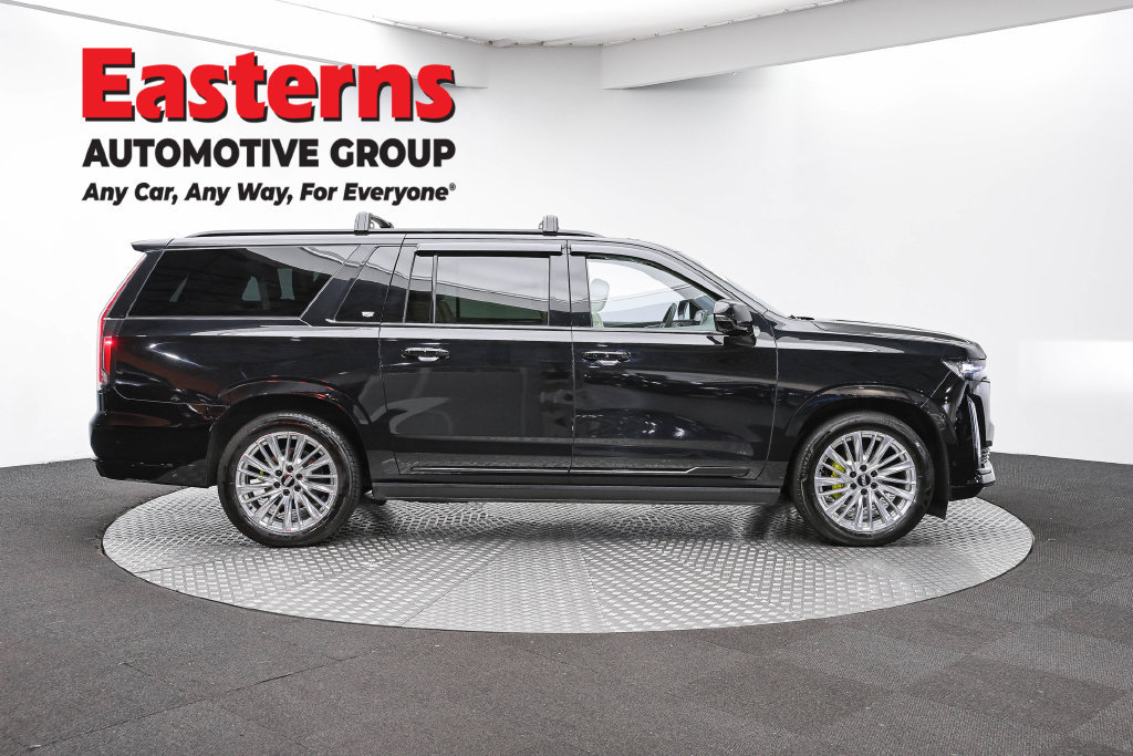 Used 2024 Cadillac Escalade ESV Sport Platinum w/ LPO, ONYX Package AWD/4WD image 5