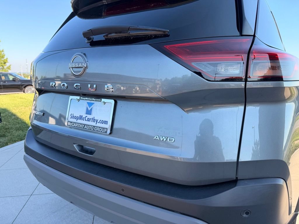 Used 2023 Nissan Rogue S AWD/4WD image 32