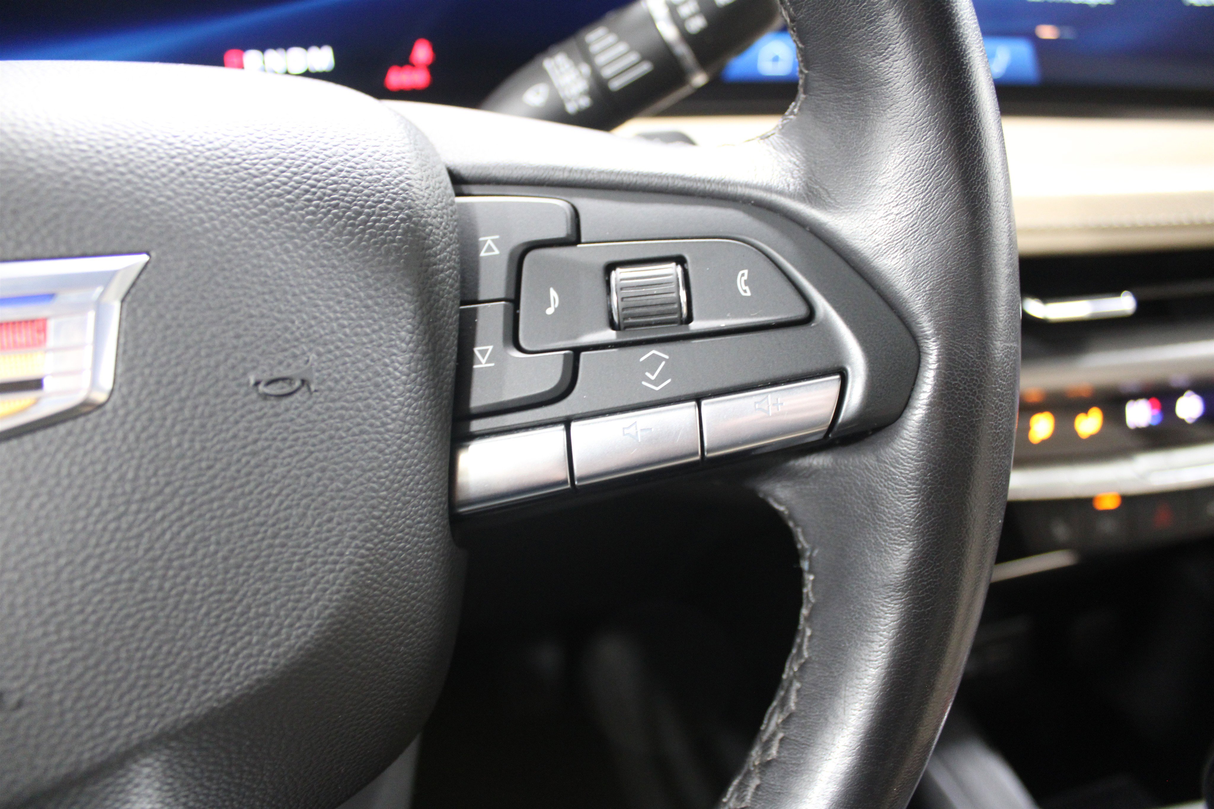 Used 2024 Cadillac XT4 Luxury w/ Cold Weather Package image 11