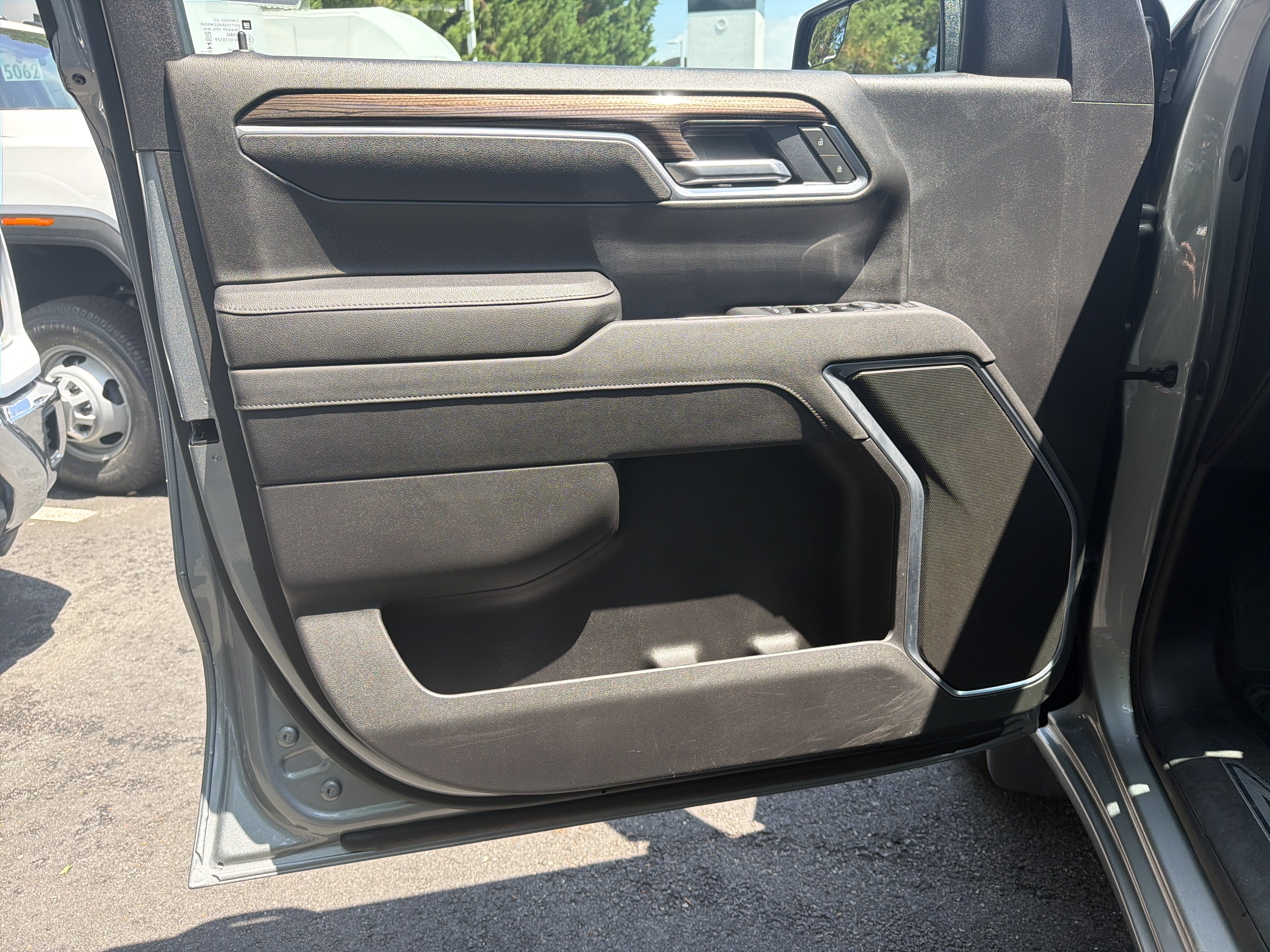 Used 2026 Chevrolet Silverado 1500 LT AWD/4WD image 14