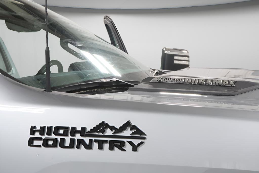 Used 2025 Chevrolet Silverado 3500 High Country w/ Technology Package AWD/4WD image 32