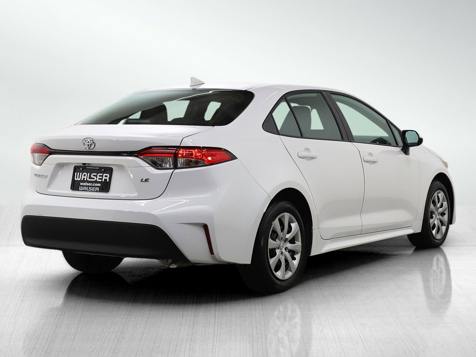 Used 2025 Toyota Corolla LE FWD image 5
