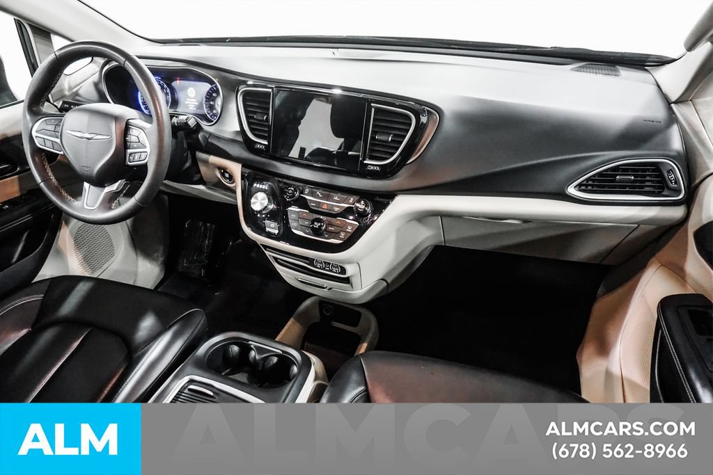 Used 2023 Chrysler Pacifica Touring-L FWD image 22