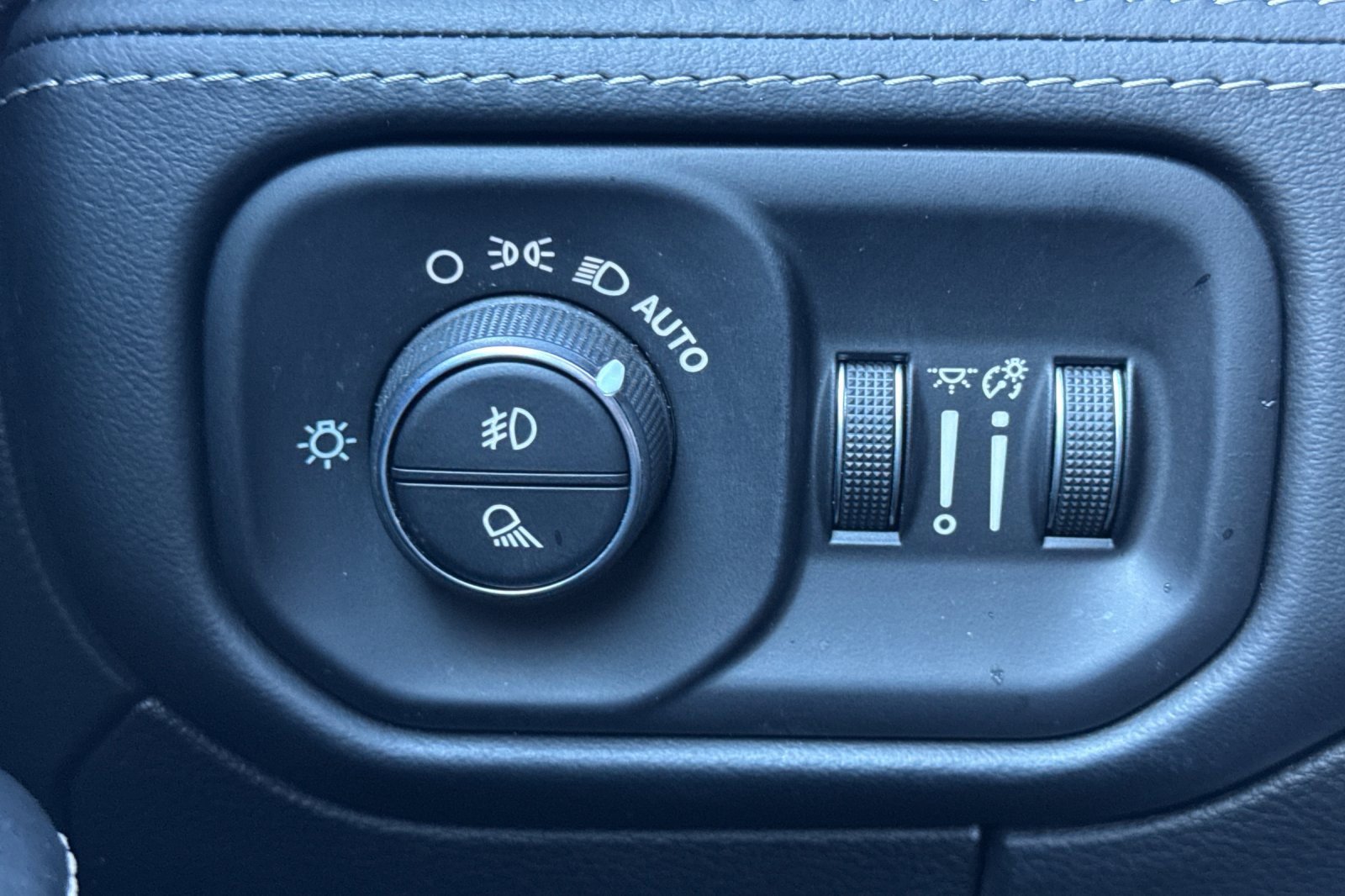 Used 2023 RAM 1500 Limited image 30