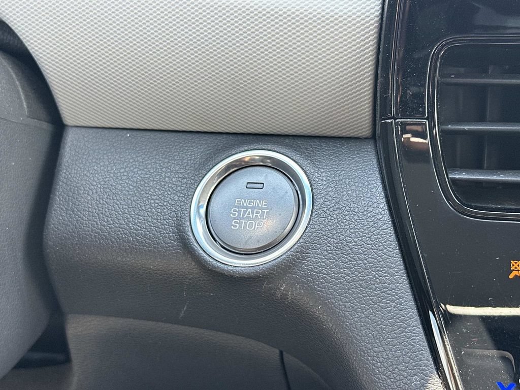 Used 2020 Hyundai Ioniq SEL FWD image 28
