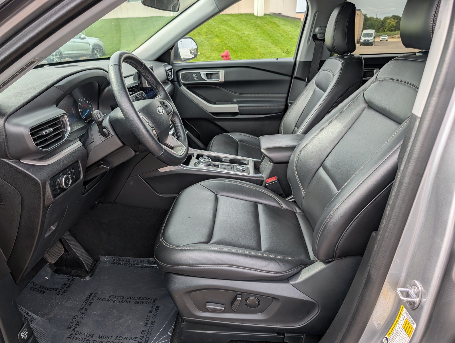Used 2024 Ford Explorer XLT w/ Equipment Group 202A AWD/4WD image 12