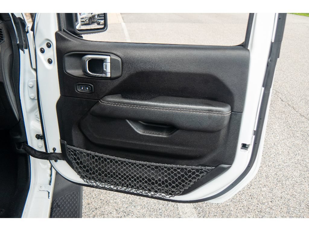 Used 2020 Jeep Gladiator Overland w/ Safety Group AWD/4WD image 16