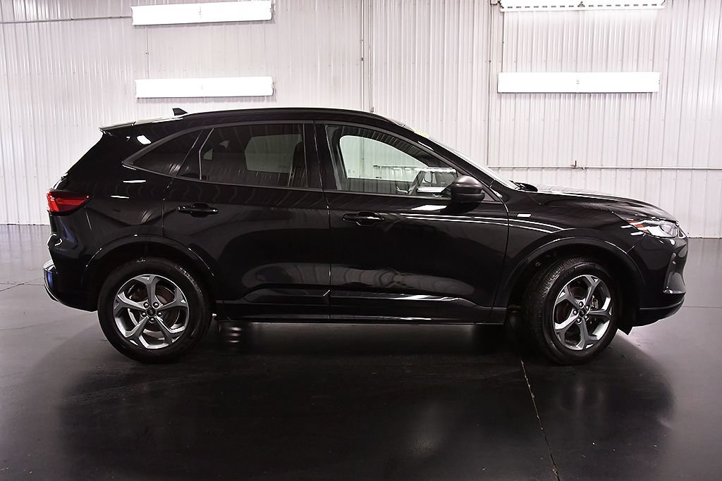 Used 2024 Ford Escape ST-Line w/ Tech Pack #1 AWD/4WD image 8