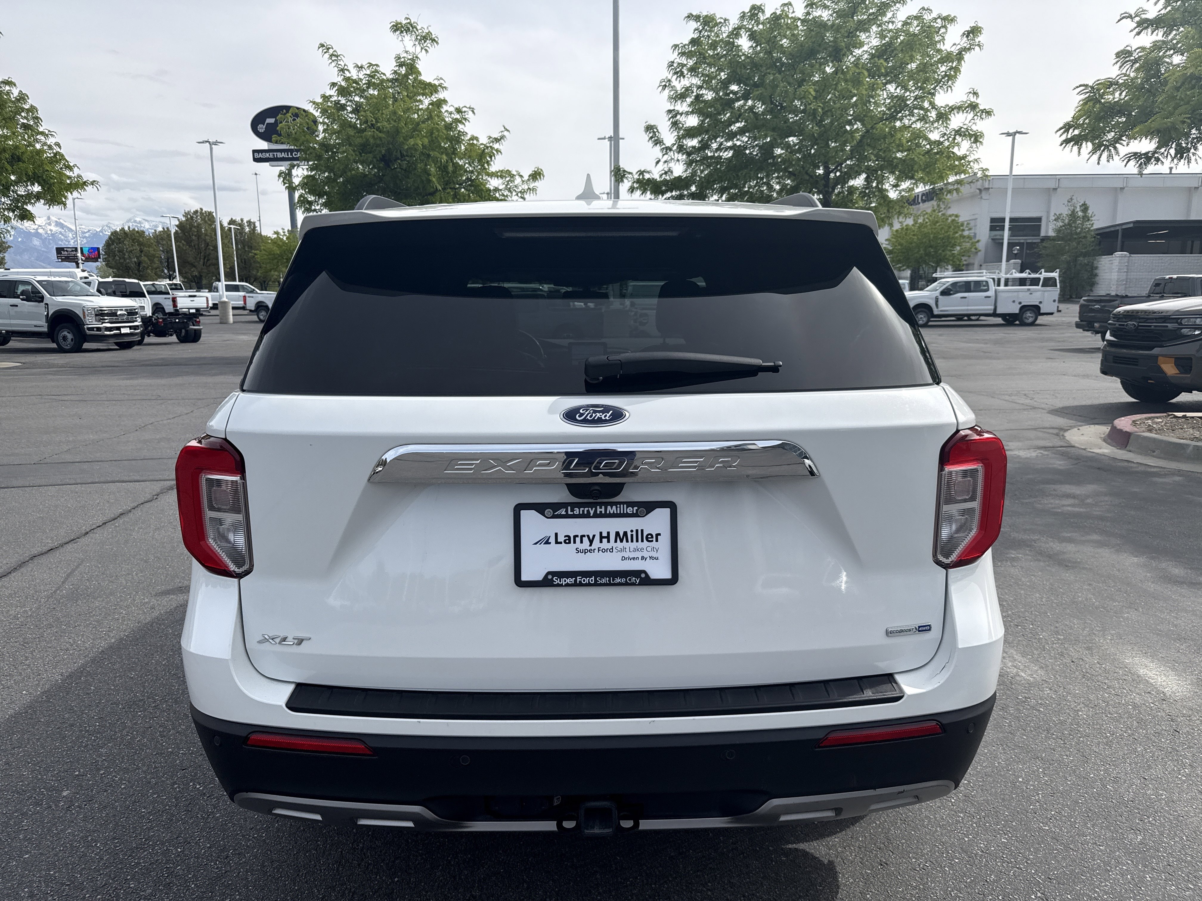 Used 2020 Ford Explorer XLT w/ Equipment Group 202A AWD/4WD image 4