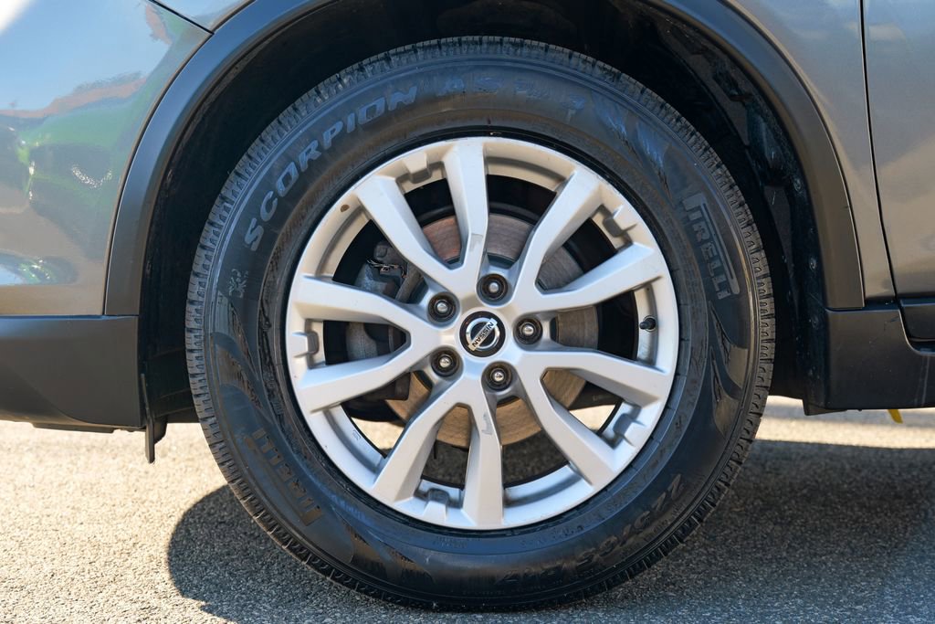 Used 2020 Nissan Rogue SV image 15