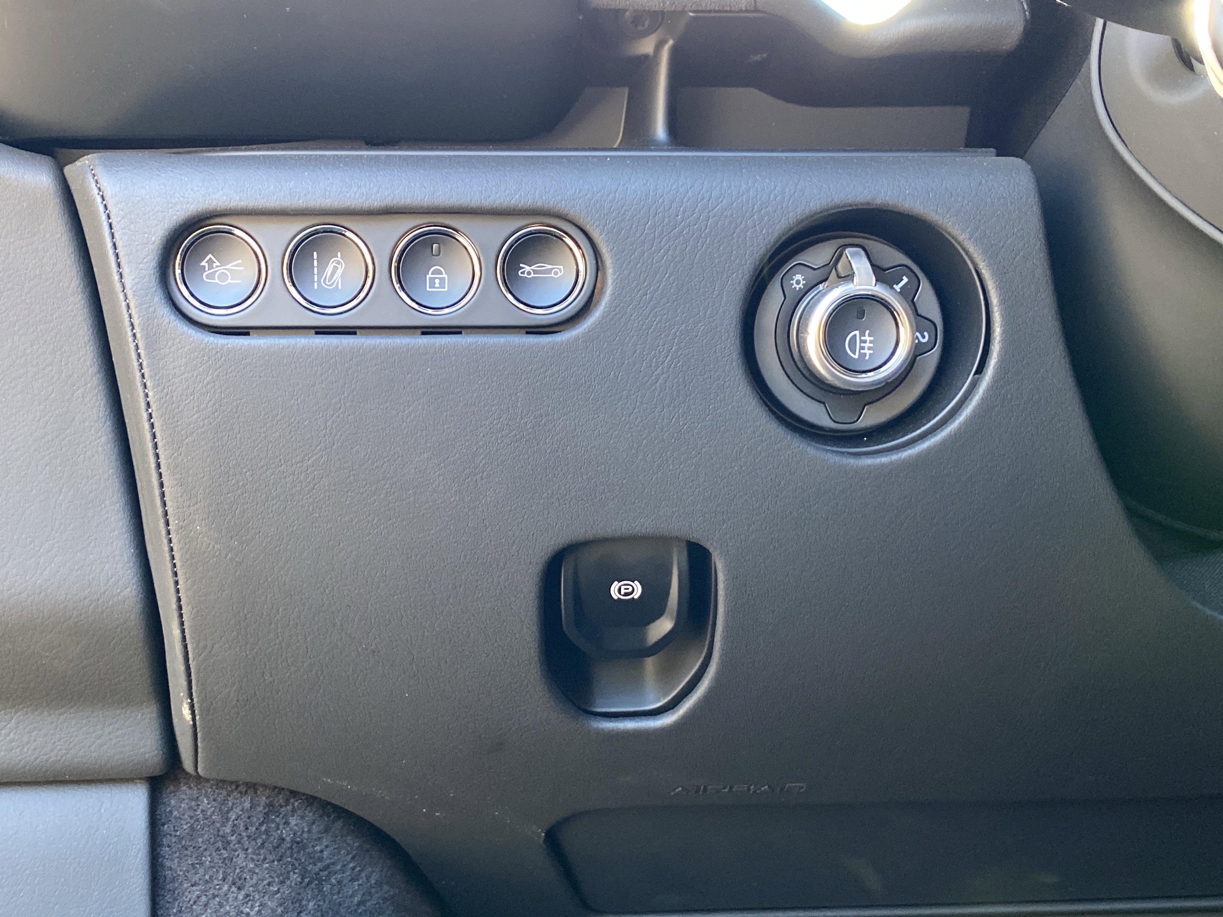 Used 2025 McLaren Artura Spider image 25