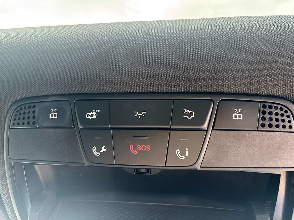 Used 2018 Mercedes-Benz GLC 300 4MATIC w/ Premium Package image 34