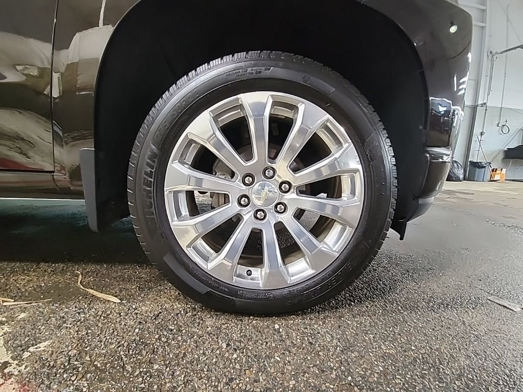 Used 2019 Chevrolet Silverado 1500 High Country w/ Technology Package image 17