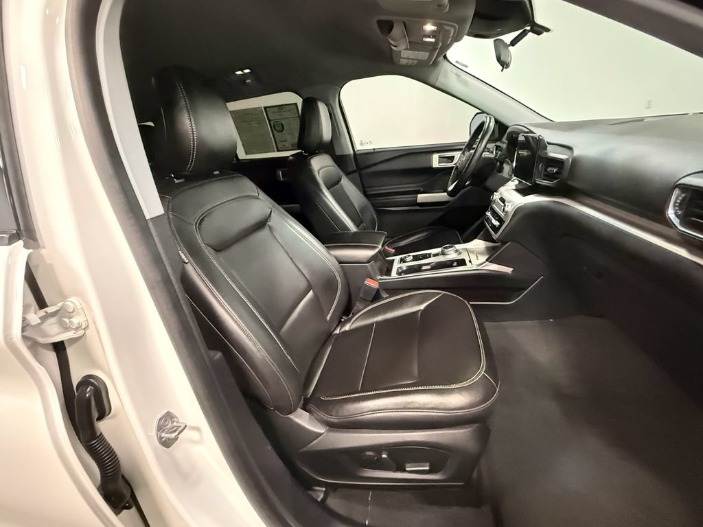Used 2022 Ford Explorer XLT w/ Equipment Group 202A AWD/4WD image 13