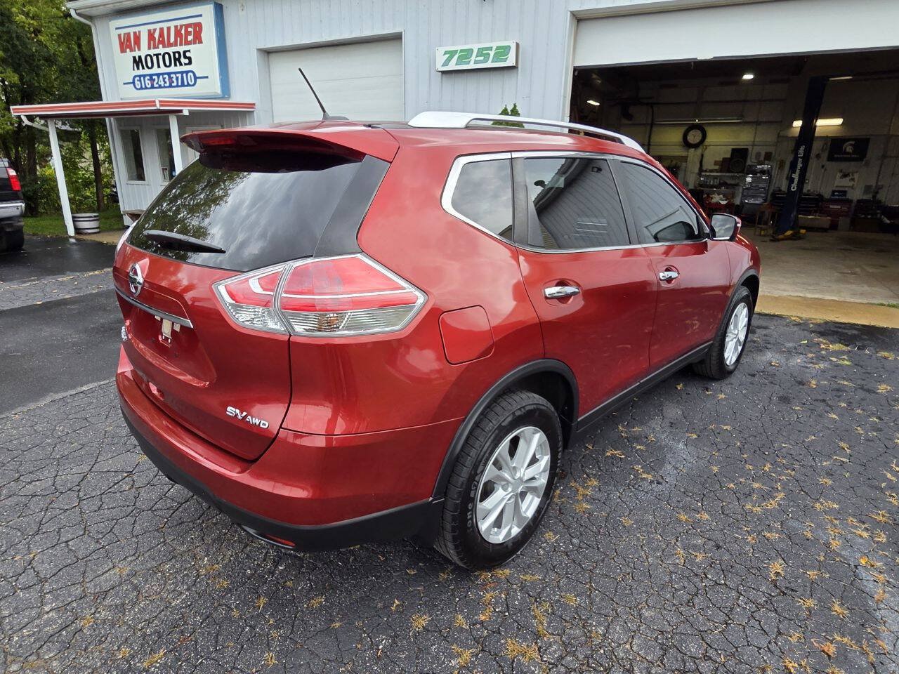 Used 2016 Nissan Rogue SV w/ SV Premium Package AWD/4WD image 3