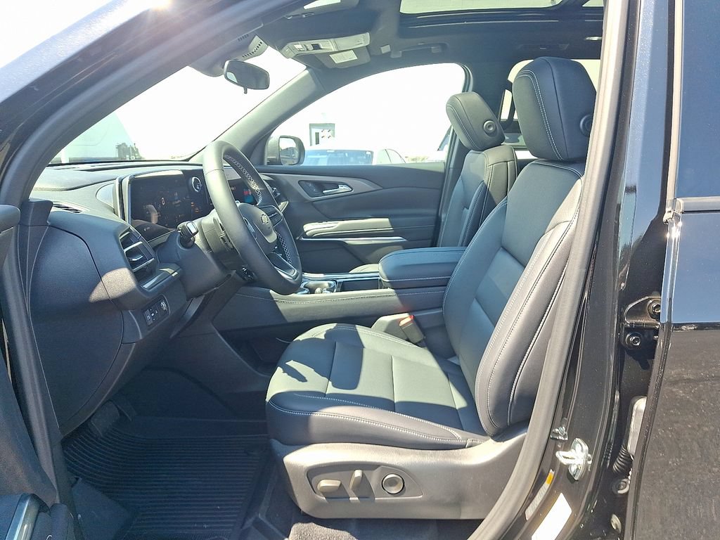 New 2027 Chevrolet Traverse LT w/ Sun and Wheel Package FWD image 6