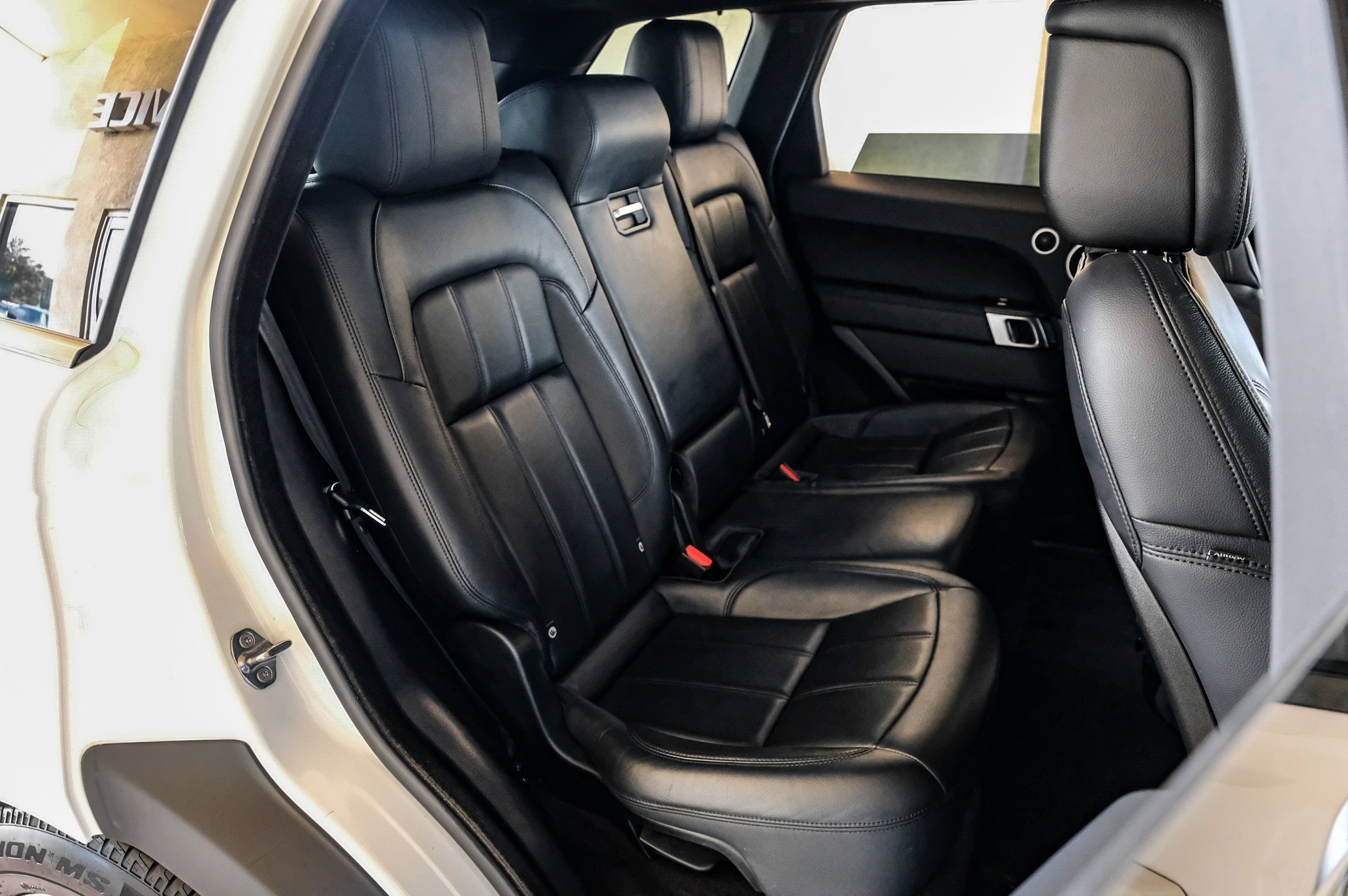 Used 2018 Land Rover Range Rover Sport SE AWD/4WD image 39