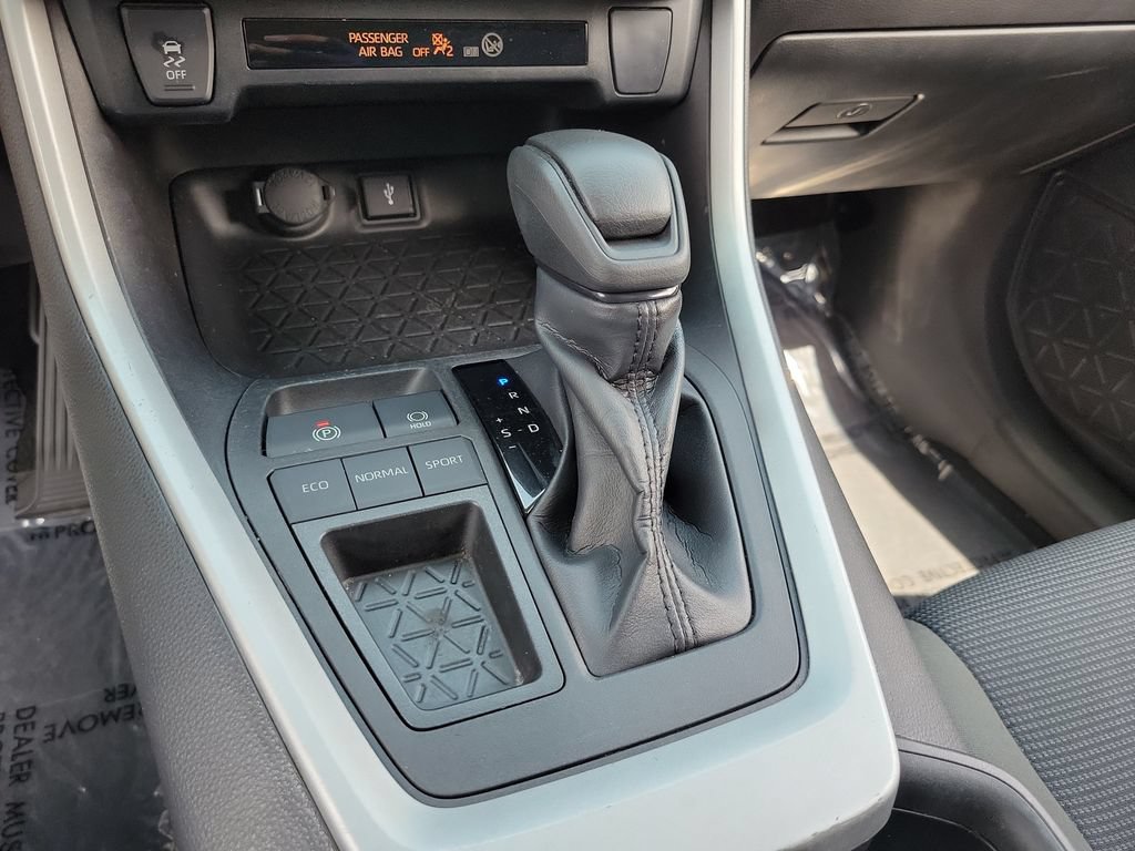 Used 2022 Toyota RAV4 LE FWD image 27