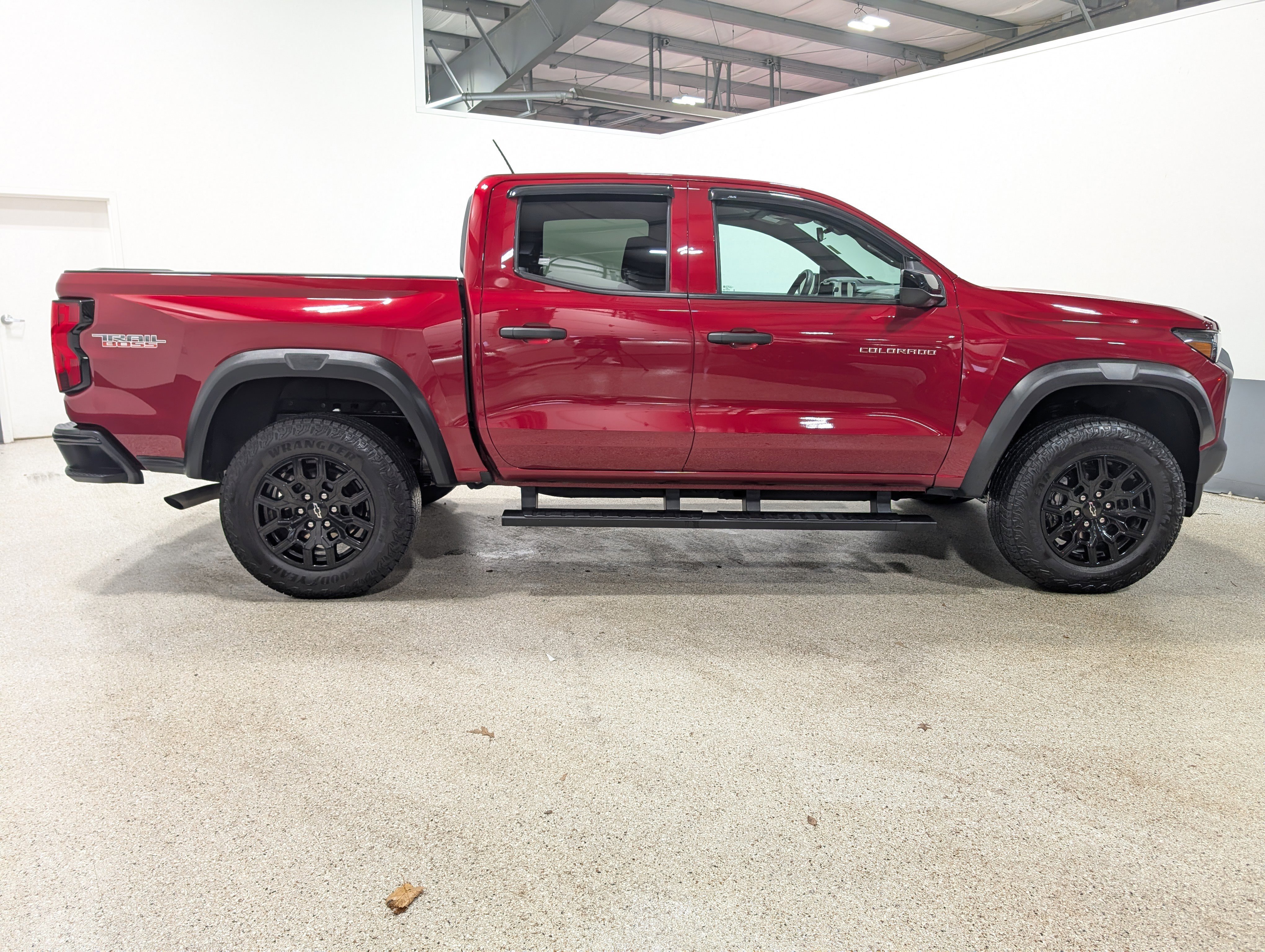 Used 2024 Chevrolet Colorado Trail Boss w/ Advanced Trailering Package image 2