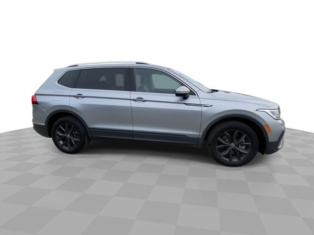Used 2024 Volkswagen Tiguan SE FWD image 3