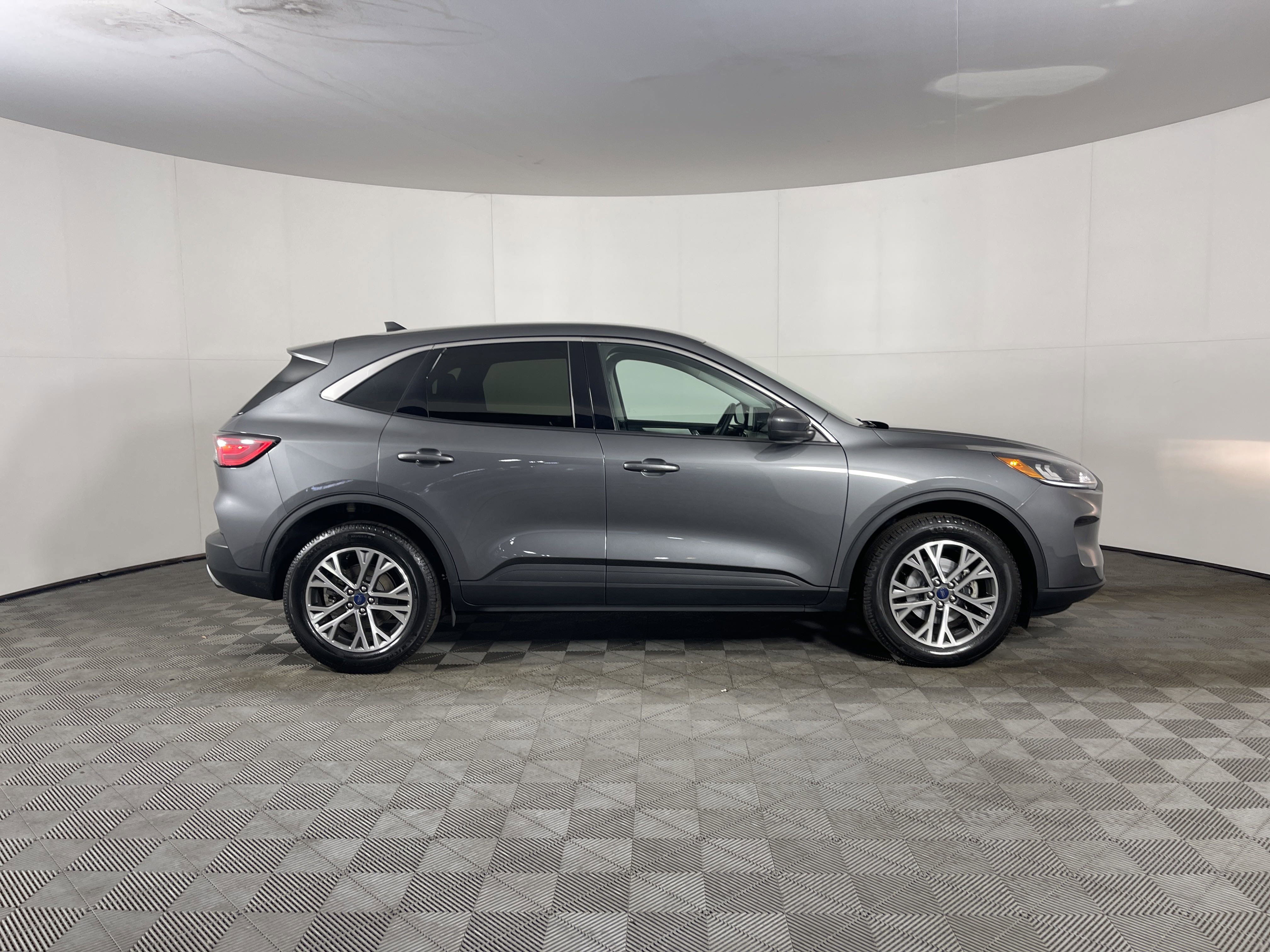 Used 2022 Ford Escape SEL image 5