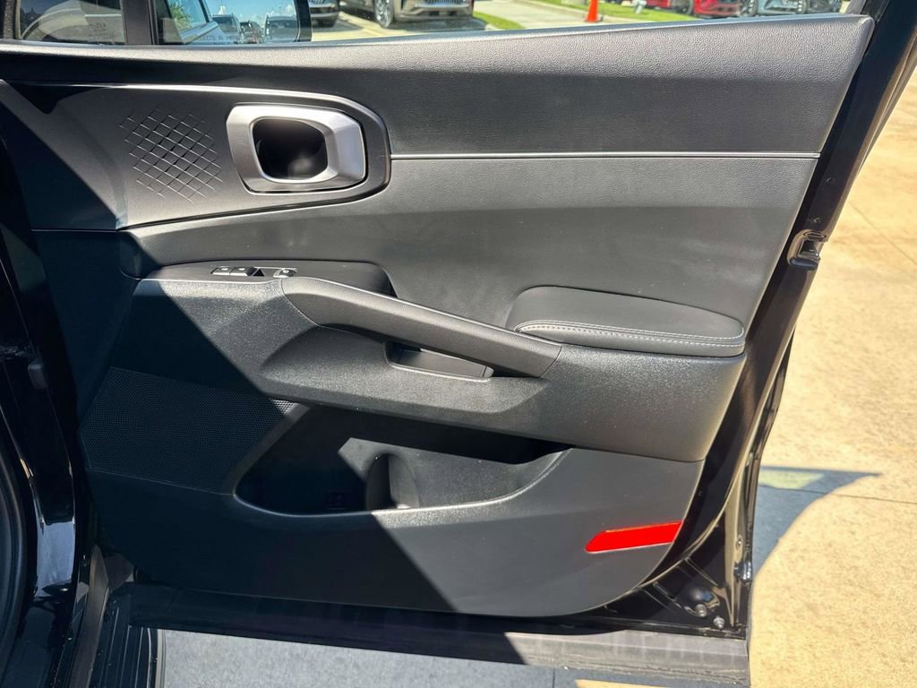 Used 2025 Kia Sorento S w/ Panoramic Sunroof Package FWD image 14