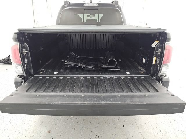 Used 2020 Toyota Tacoma TRD Off-Road w/ Technology Package AWD/4WD image 29