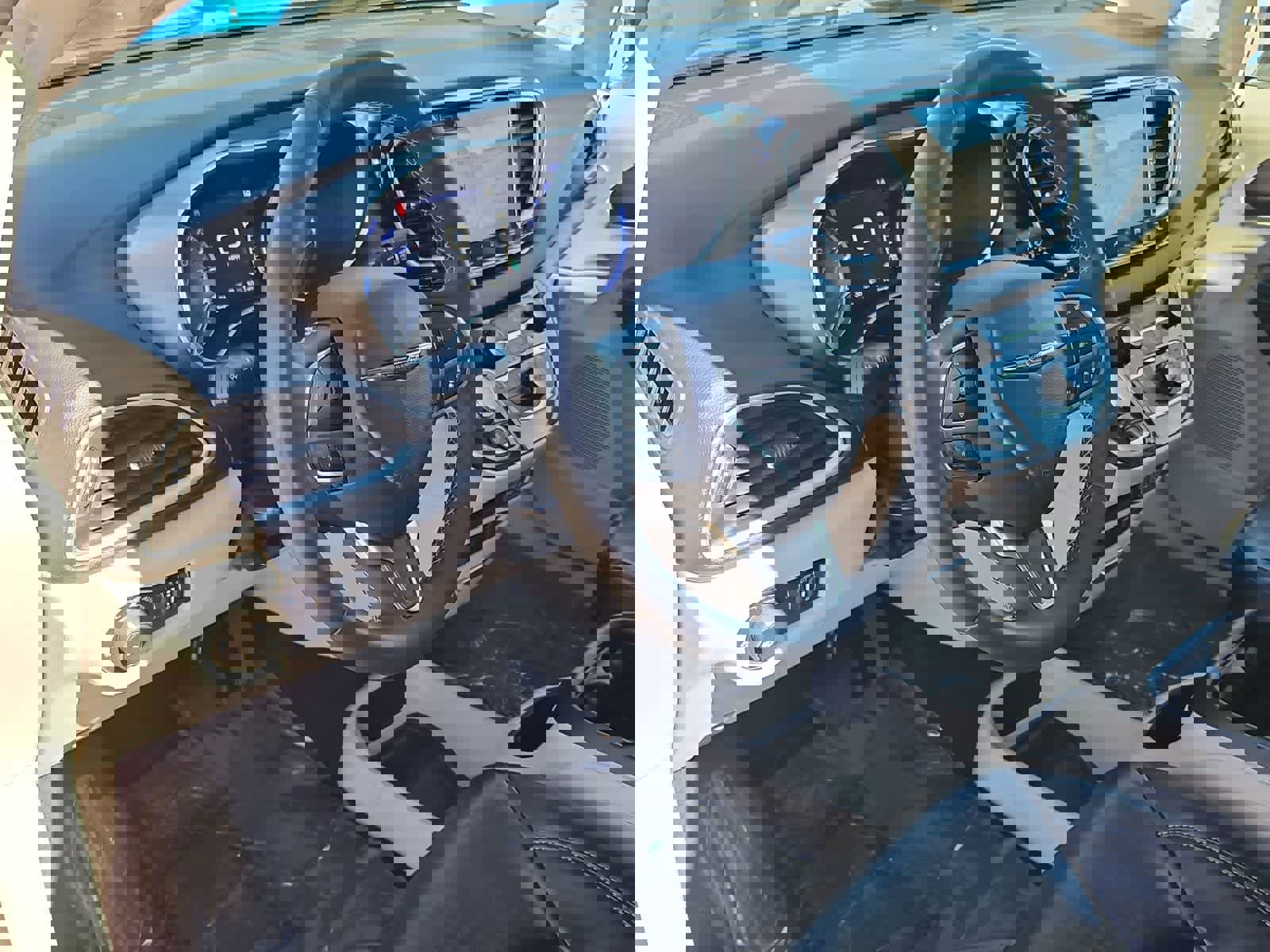 Used 2022 Chrysler Pacifica Touring-L image 11