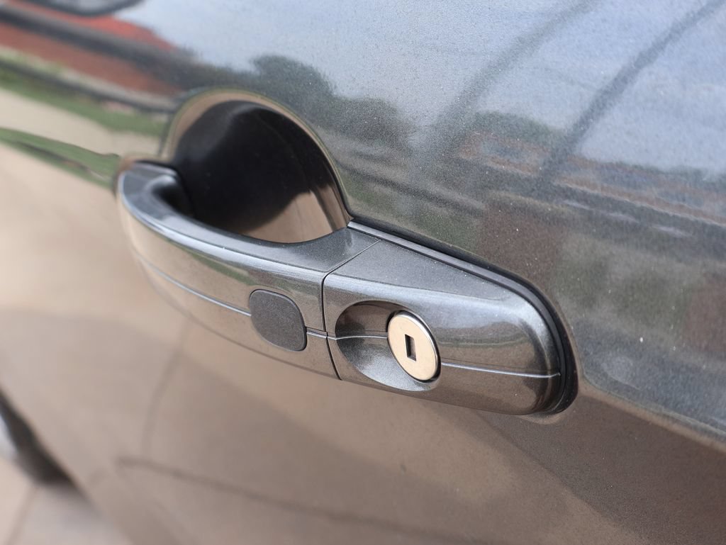 Used 2019 Ford Escape Titanium FWD image 14
