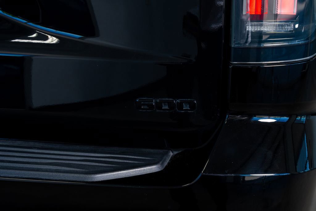 Used 2025 Cadillac Escalade Sport w/ LPO, ONYX Package image 10
