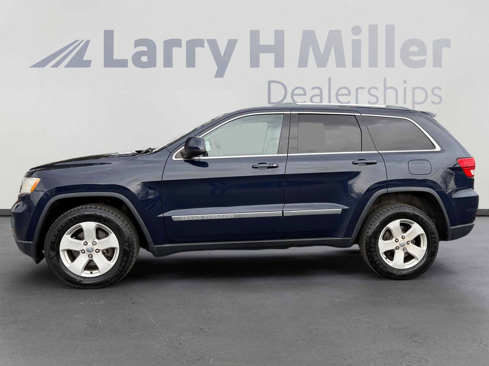 Used 2012 Jeep Grand Cherokee Laredo AWD/4WD image 2