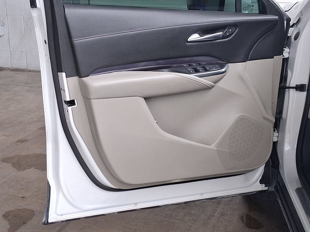 Used 2023 Cadillac XT4 Luxury FWD image 16