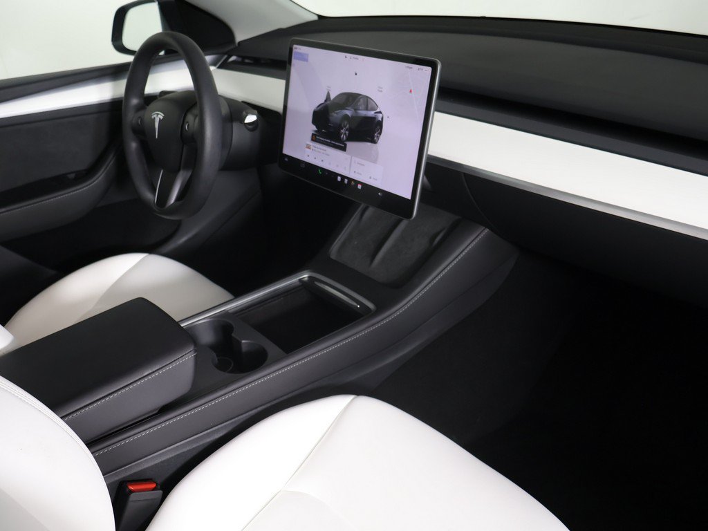 Used 2024 Tesla Model Y Long Range AWD/4WD image 32