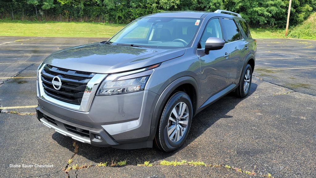 Used 2025 Nissan Pathfinder SL FWD image 5