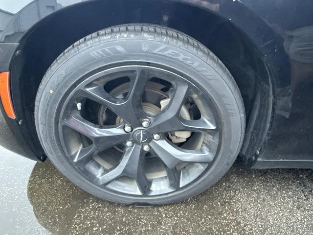 Used 2022 Chrysler 300 Touring w/ Sport Appearance Package image 9