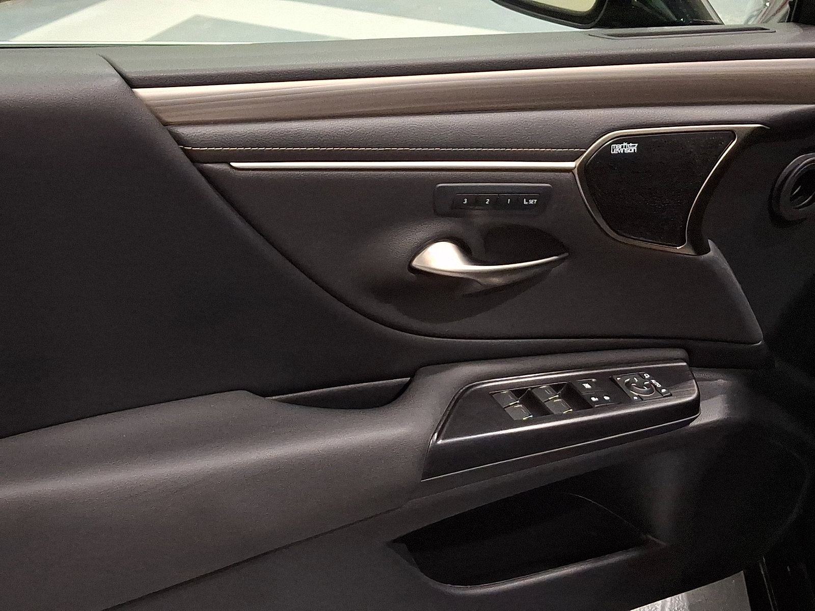 Used 2021 Lexus ES 250 F Sport image 11