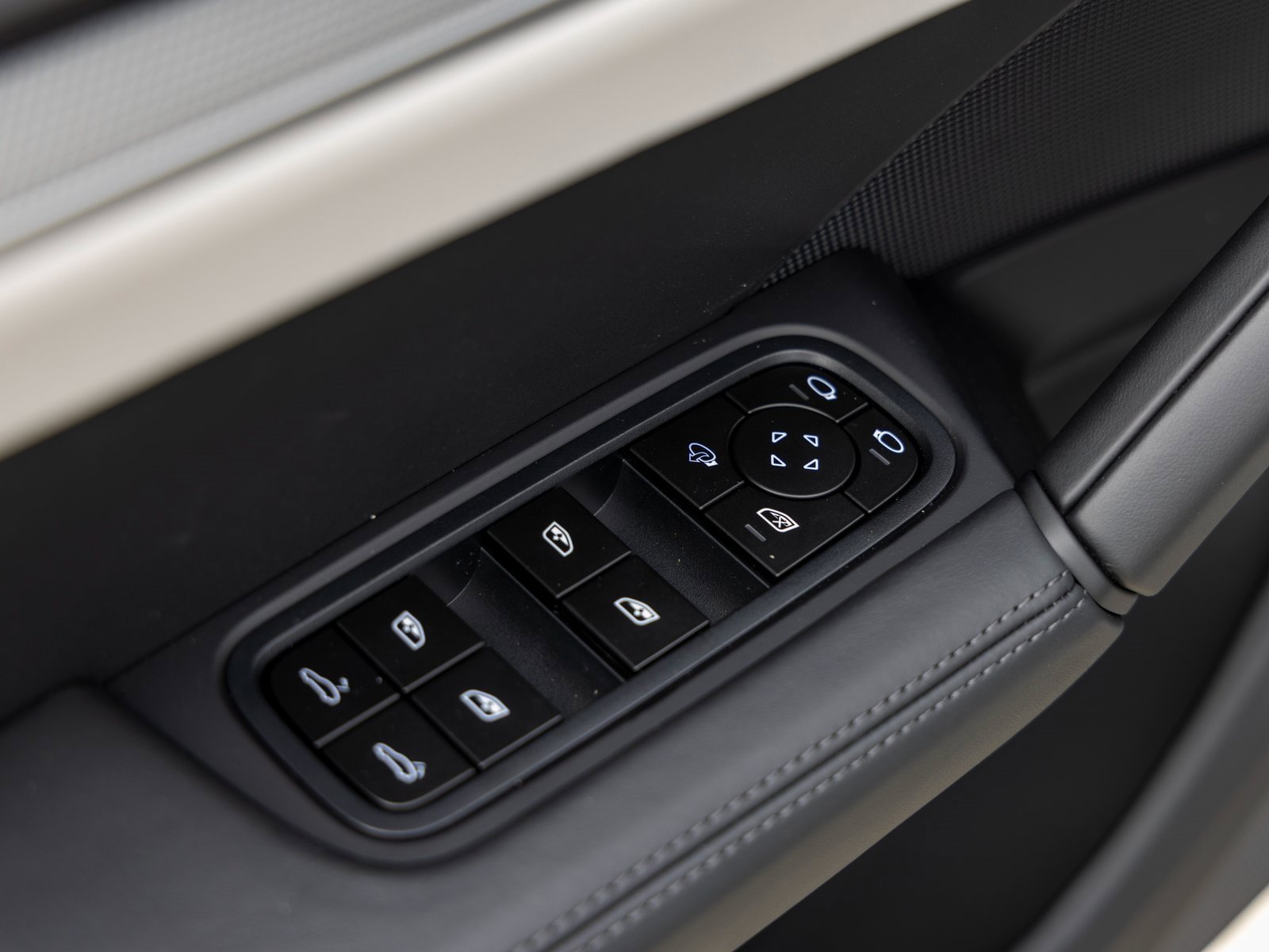 New 2025 Porsche Cayenne Coupe image 22